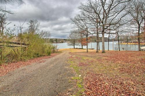 Cozy Hot Springs Studio with Boat Ramp Access!