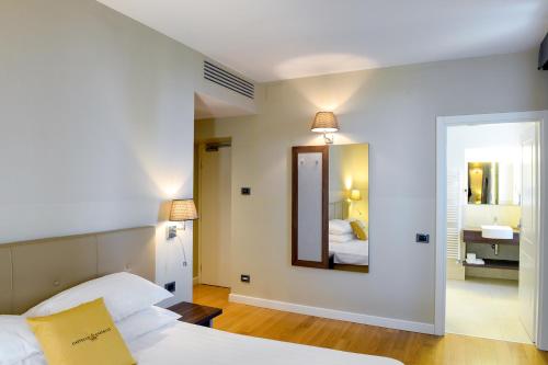 1 queen bed, 1 twin bed