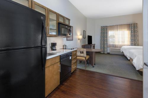 Candlewood Suites-West Springfield