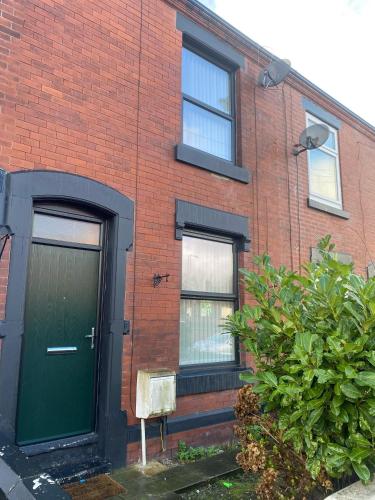 3 Bedroom Ashton-under-Lyne Residential Property gîte à louer Denton