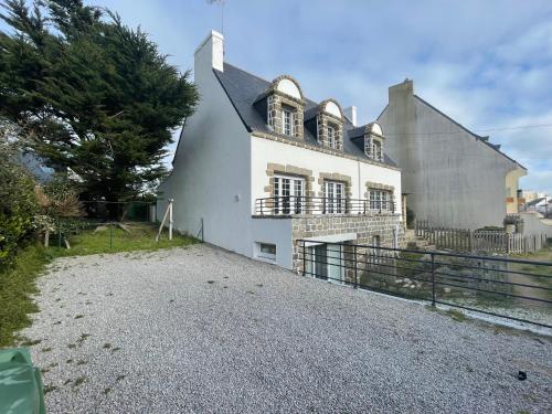 Grande maison vue mer la grande plage a pied in กีบรง