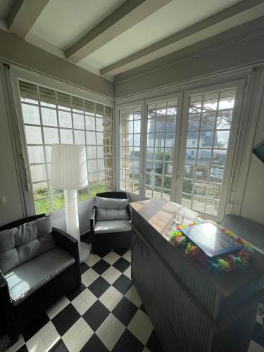 Grande maison vue mer la grande plage a pied in กีบรง