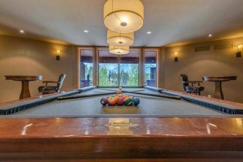 Rundle Cliffs Lodge by Spring Creek Vacations