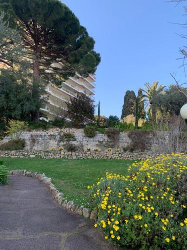 Surrounding environment, Studio with a panoramic view at the top floor of a residence with a pool in La Pagane