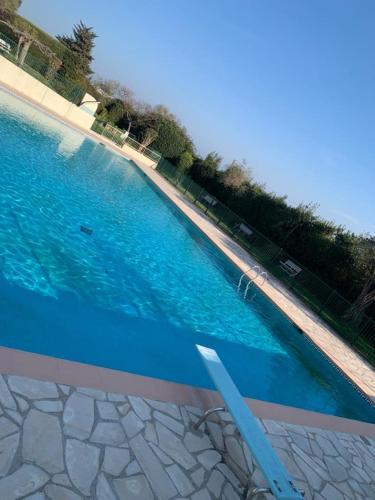 Swimming pool, Studio with a panoramic view at the top floor of a residence with a pool in La Pagane