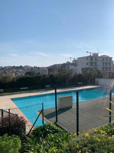 Swimming pool, Studio with a panoramic view at the top floor of a residence with a pool in La Pagane