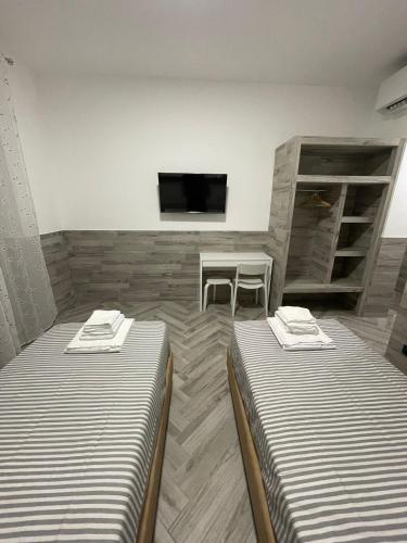 Holiday Rooms Rho 2