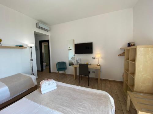 Standard Triple Room image 4