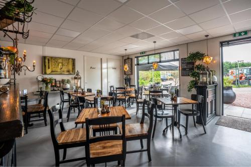 餐廳, Chalet Playa direct aan zee in IJmuiden in 艾默伊登