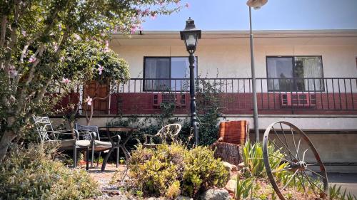 ทัศนียภาพภายนอกโรงแรม, Mariposa Lodge in Mariposa in มาริโปซา (CA)