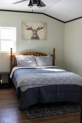 Rustic 2 bedroom Cabin 20 mins from Calamus Res. in Sargent