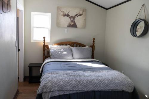 Rustic 2 bedroom Cabin 20 mins from Calamus Res. in Sargent