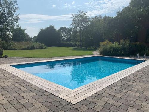 3 bedrooms, 6 beds