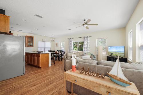 Ocean Palms, Sleeps 8, 4 Bedroom, Walk to the Beach in Butler Beach, USA