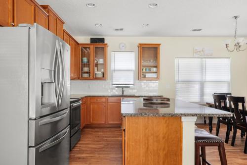 Ocean Palms, Sleeps 8, 4 Bedroom, Walk to the Beach in Butler Beach, USA