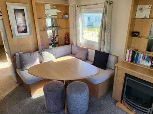 Parkdean Kessingland Beach Holiday Chalet 2
