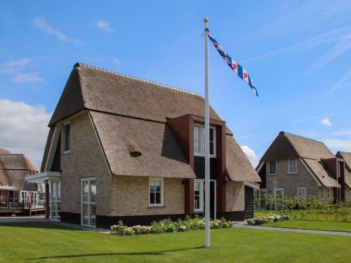 Luxury villa with a sauna, at the Tjeukemeer