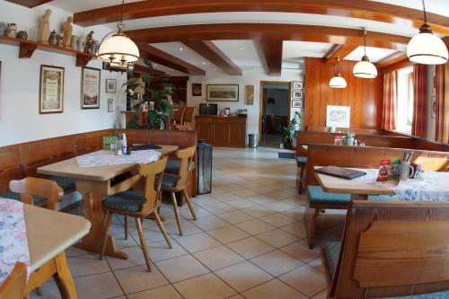 餐廳, 韋德曼鄉村酒店 (Gasthaus und Landhotel Wiedmann) in 埃雷辛格