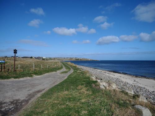 Valhalla Brae, 3 Bed House on NC500 with Beautiful Castle and Sea Views in 基斯
