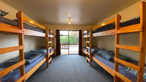 National Park Backpackers in อุทยานแห่งชาติทองการิโร