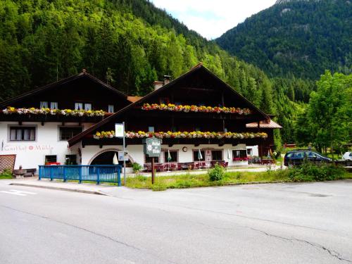 Gasthof zur Mühle - Accommodation - Leutasch