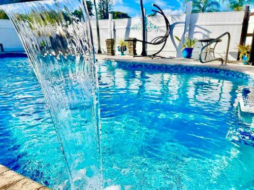 B&B Fort Lauderdale - JUNGLE TO BEACH 4 R 3 BR Family and Pet Heated pool N Airport N Beach N Hard Rock - Bed and Breakfast Fort Lauderdale