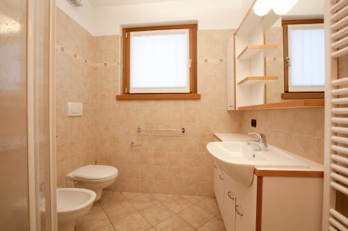 One-Bedroom Apartment with Mountain View image 10