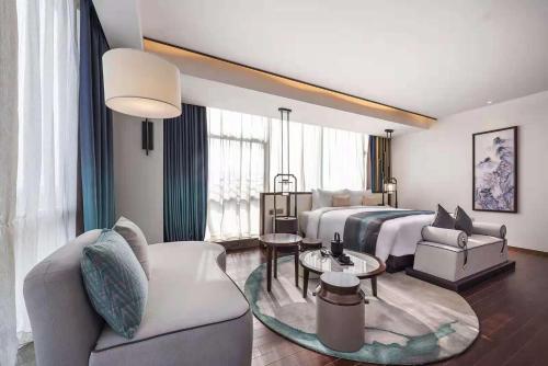 Deluxe Double Room room in New Century Hotel Qianchao Hangzhou