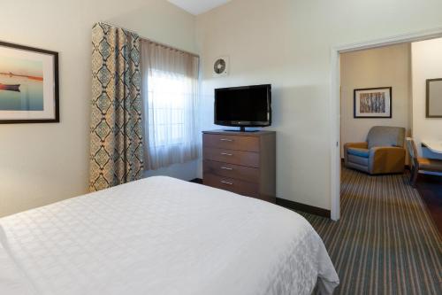 Candlewood Suites-West Springfield