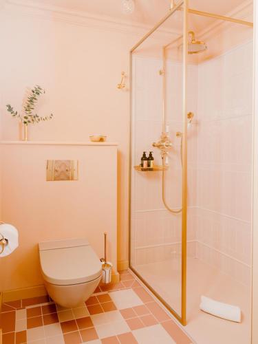 Single Room image 6