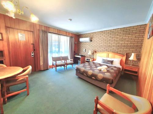 Golden Grain Motor Inn in Horsham