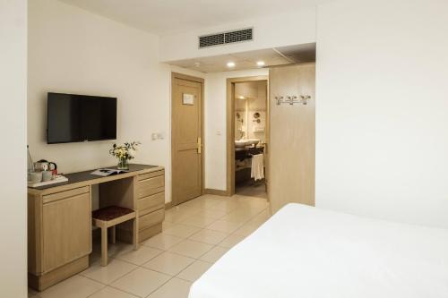 The Diplomat Hotel - image 2