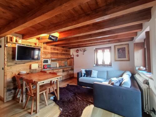 ALTIDO Charming Flat with Balcony and Mountain View gîte à louer La Thuile