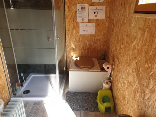 Bathroom, Yourtes 6 personnes proche provins et disney in Bannost-Villegagnon