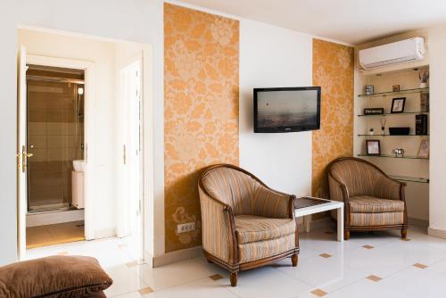 Central 2BR Apartment with Balcony - Italian Church & City View 4