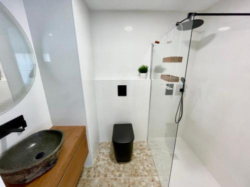One-Bedroom Apartment image 10