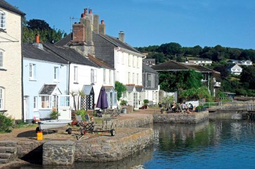 Dunedin - Waterside location, private garden and buckets of charm, Dittisham