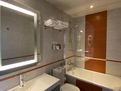 room detail thumbnail 2