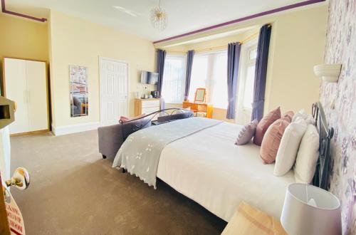 Coastal Waters (Hotel Barton) - image 11