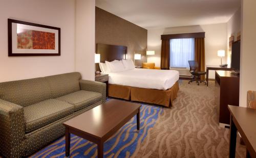 Holiday Inn Express & Suites Overland Park, an IHG Hotel