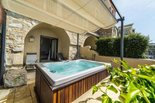 Deluxe Double Room with Terrace and Pool