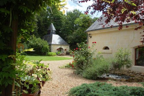 Le Logis du Pressoir Self Catering Gites in beautiful 18th Century Estate in the heart of the Loire Valley with heated pool and extensive grounds. - Brion