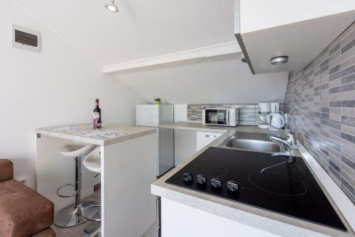 Apartments Anamarija - image 12