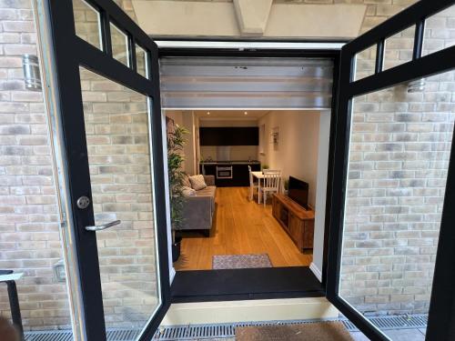 Lovely modern 1 bedroom apartment