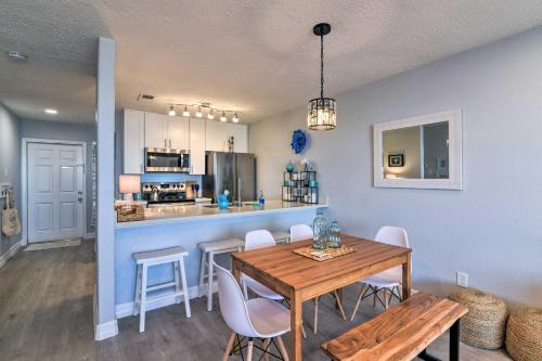 Gorgeous Oceanfront Gem on Seawall Boulevard! in Galveston, USA