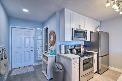 Gorgeous Oceanfront Gem on Seawall Boulevard! in Galveston, USA