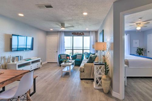 Gorgeous Oceanfront Gem on Seawall Boulevard! in Galveston, USA