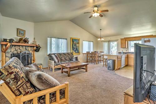 Big Bear Lake Cabin with Deck and Views about 9 Mi to Ski! in Baldwin Lake, USA