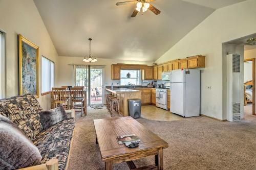 Big Bear Lake Cabin with Deck and Views about 9 Mi to Ski! in Baldwin Lake, USA