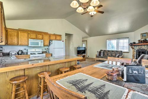Big Bear Lake Cabin with Deck and Views about 9 Mi to Ski! in Baldwin Lake, USA